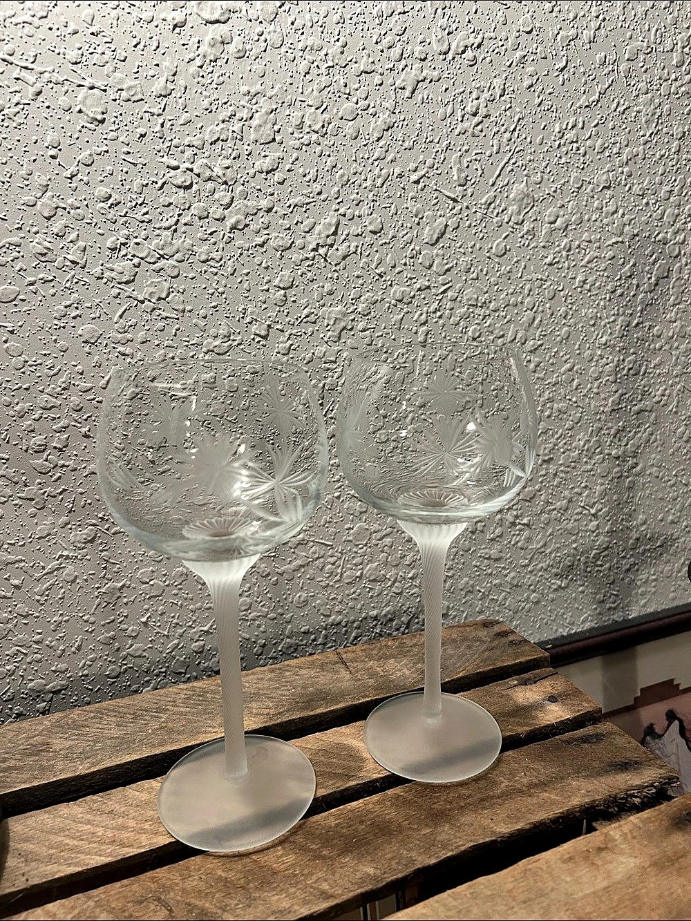 Etched Wine Glasses Set of 2 Clear Like New